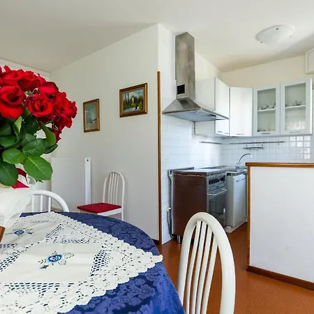 Lucilla Apartment *